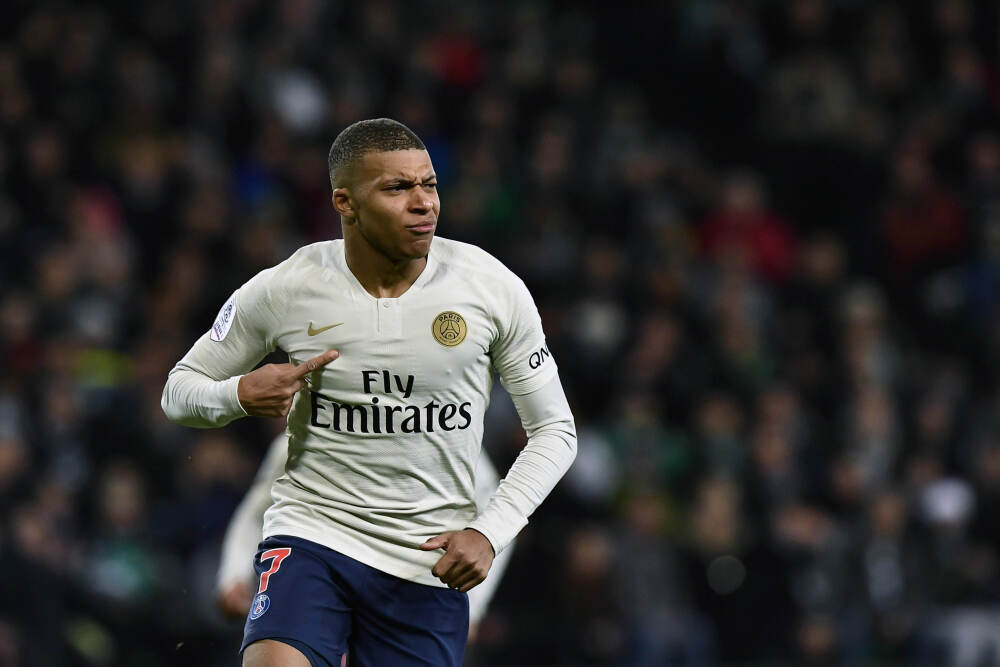 绿能慧充：10月份未回购公司股份